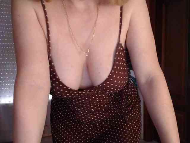 Alina-Lovely webcam