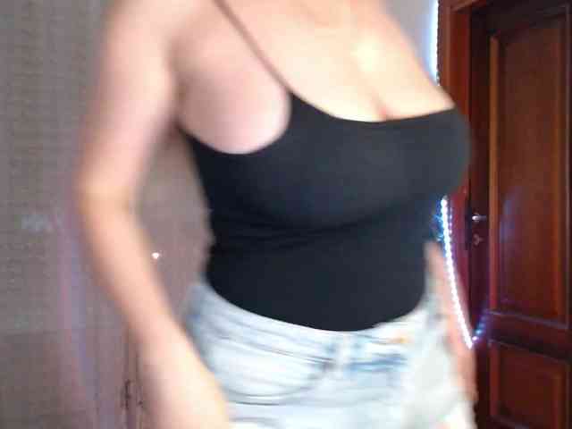 Alina-Lovely webcam