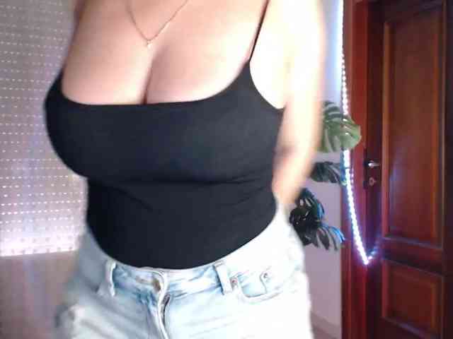 Alina-Lovely webcam