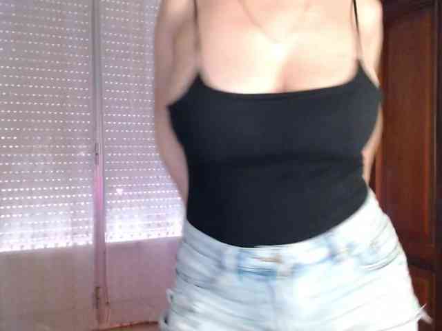 Alina-Lovely webcam