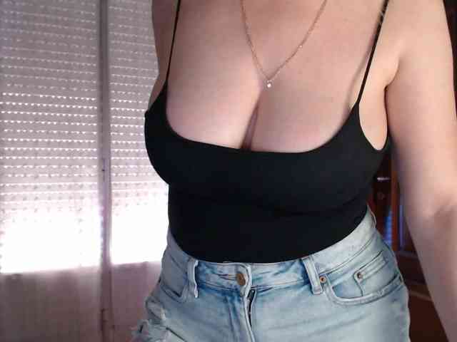 Alina-Lovely webcam