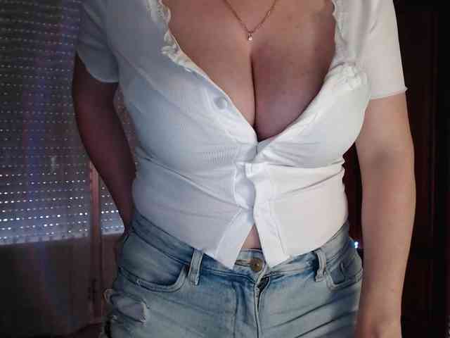 Alina-Lovely webcam