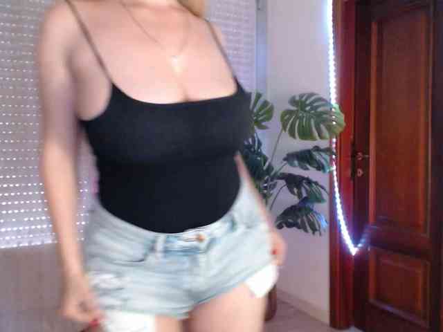 Alina-Lovely webcam