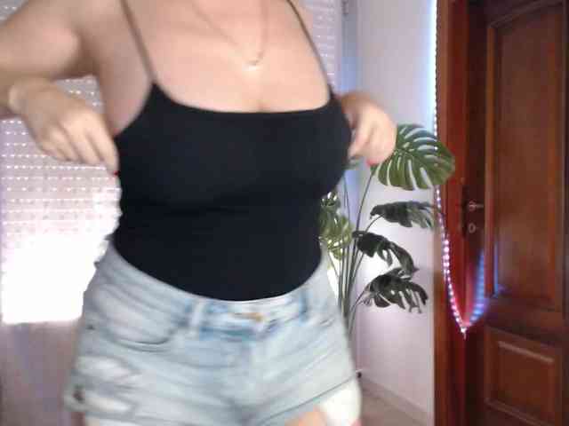 Alina-Lovely webcam