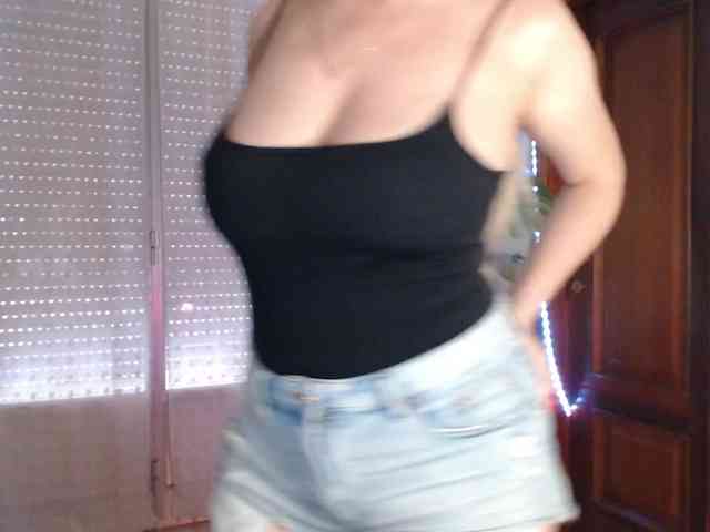 Alina-Lovely webcam