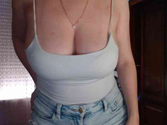 Alina-Lovely webcam