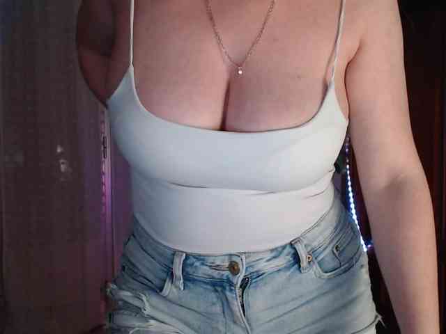 Alina-Lovely webcam
