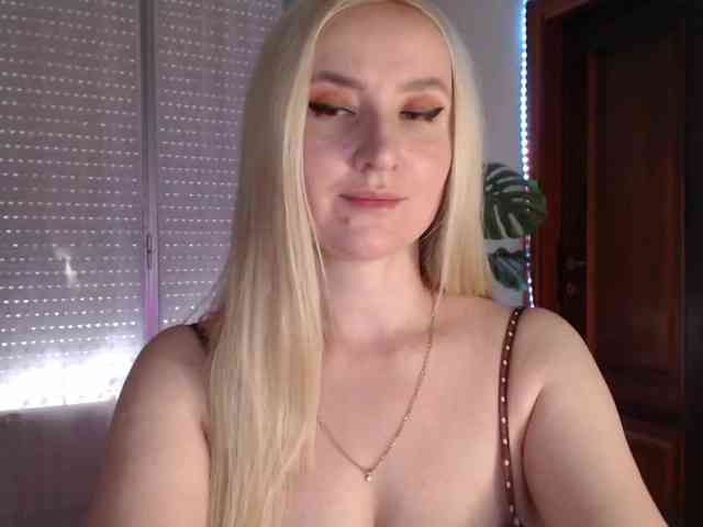 Alina-Lovely webcam
