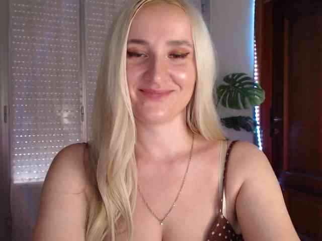 Alina-Lovely webcam