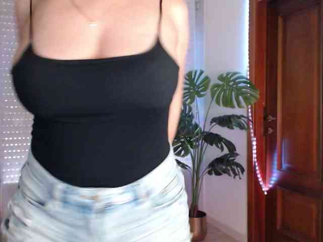 Alina-Lovely webcam