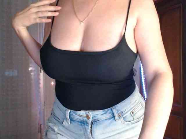 Alina-Lovely webcam