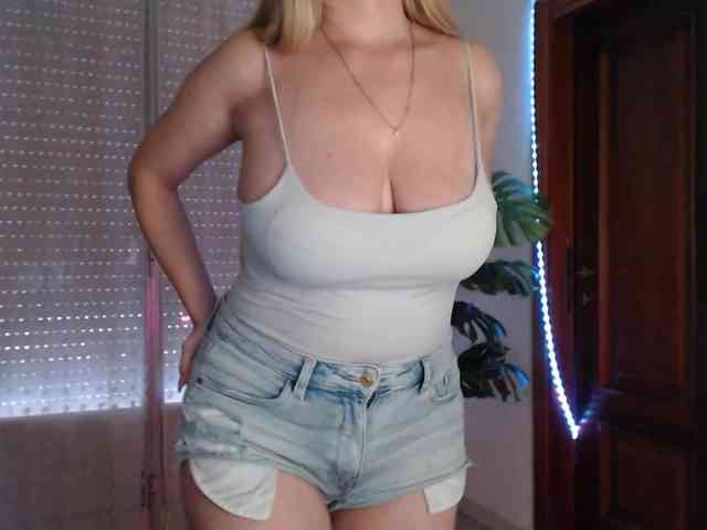 Alina-Lovely webcam