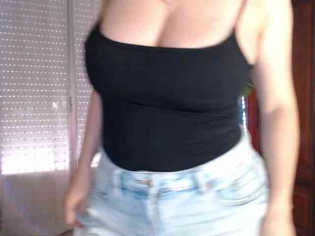 Alina-Lovely webcam