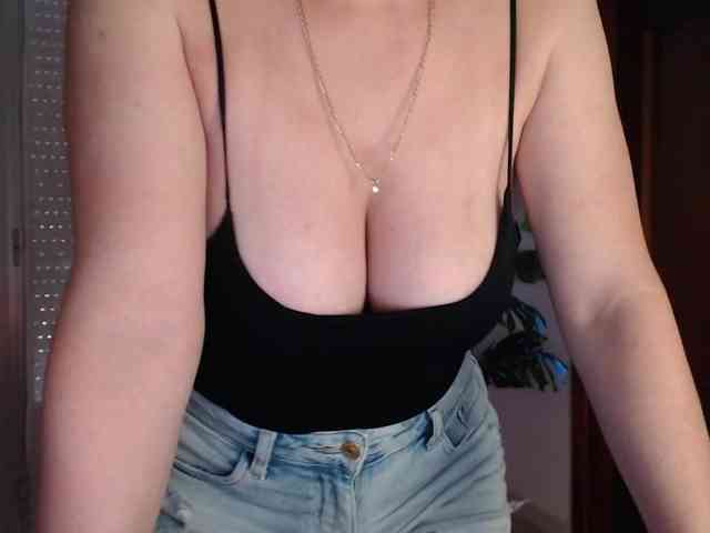 Alina-Lovely webcam