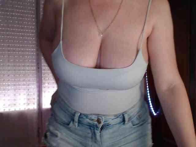 Alina-Lovely webcam