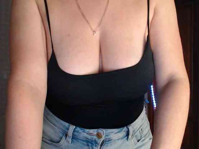 Alina-Lovely webcam