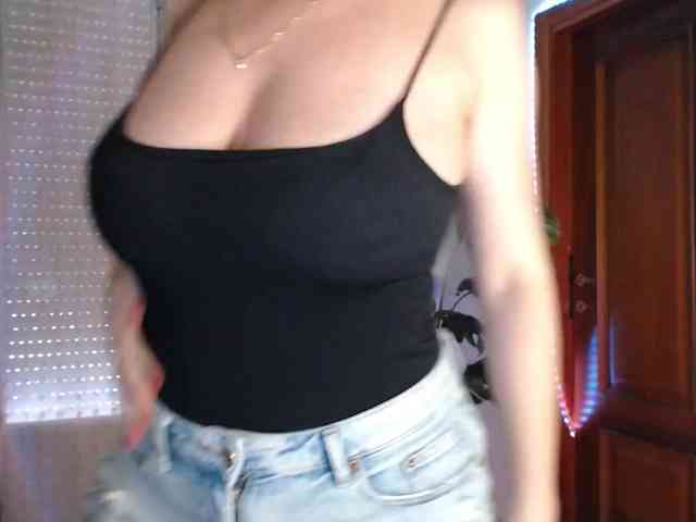 Alina-Lovely webcam