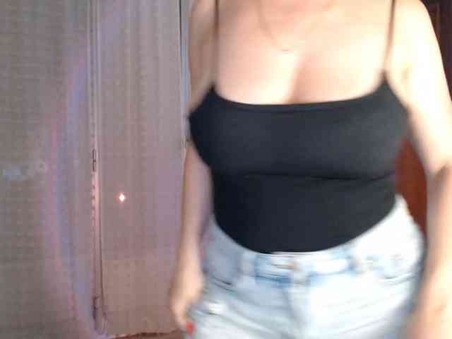Alina-Lovely webcam