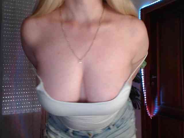 Alina-Lovely webcam