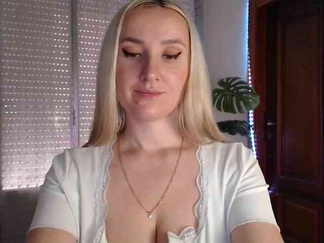 Alina-Lovely webcam