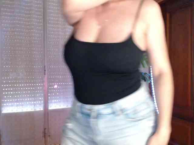 Alina-Lovely webcam