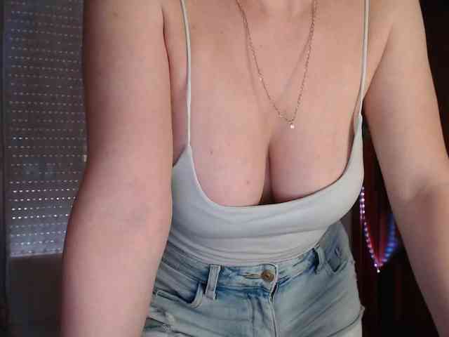 Alina-Lovely webcam