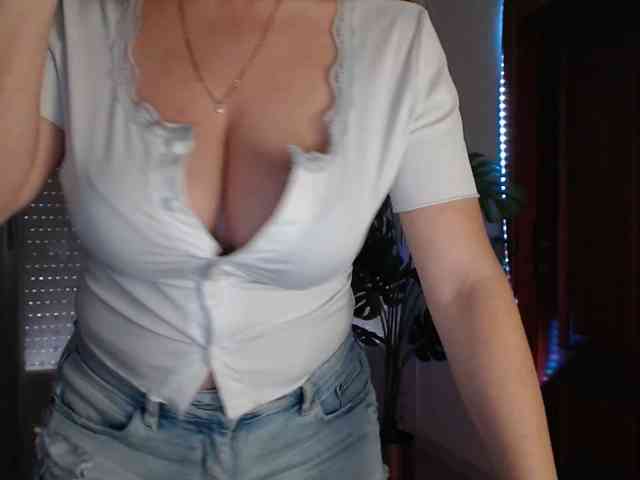 Alina-Lovely webcam