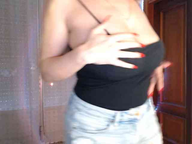 Alina-Lovely webcam