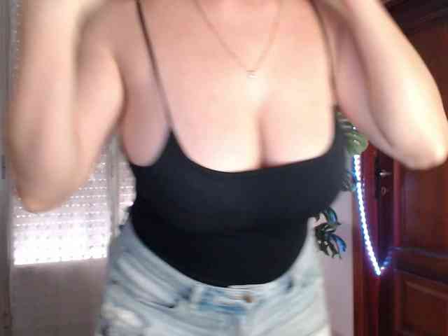 Alina-Lovely webcam