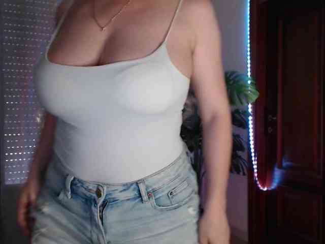 Alina-Lovely webcam
