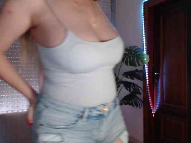 Alina-Lovely webcam