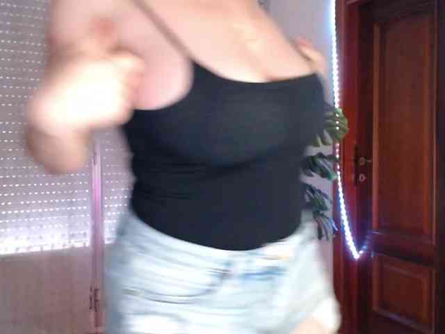 Alina-Lovely webcam