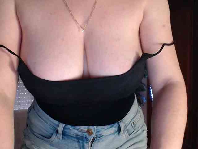 Alina-Lovely webcam