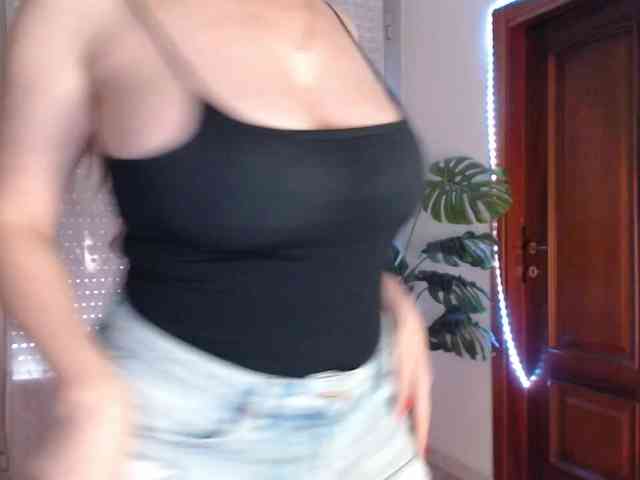 Alina-Lovely webcam