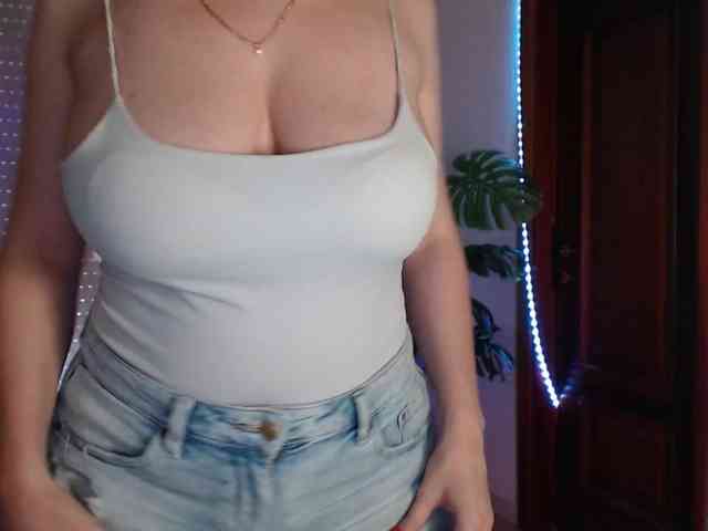 Alina-Lovely Live Webcam on BongaCams