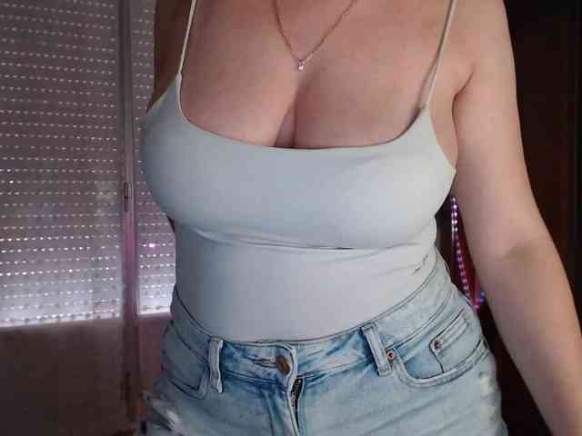 Alina-Lovely webcam