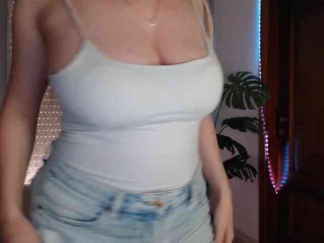 Alina-Lovely webcam