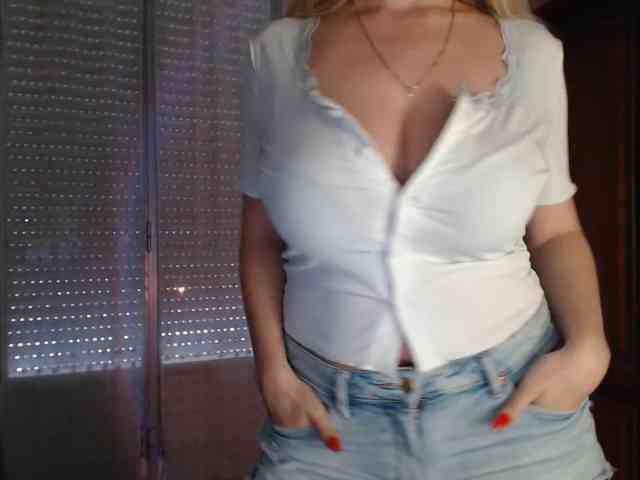 Alina-Lovely webcam