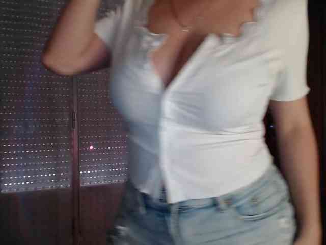 Alina-Lovely webcam
