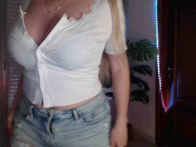 Alina-Lovely webcam