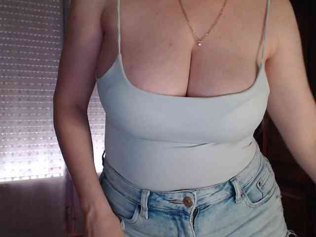 Alina-Lovely webcam