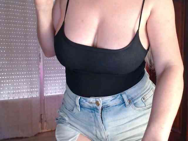 Alina-Lovely webcam