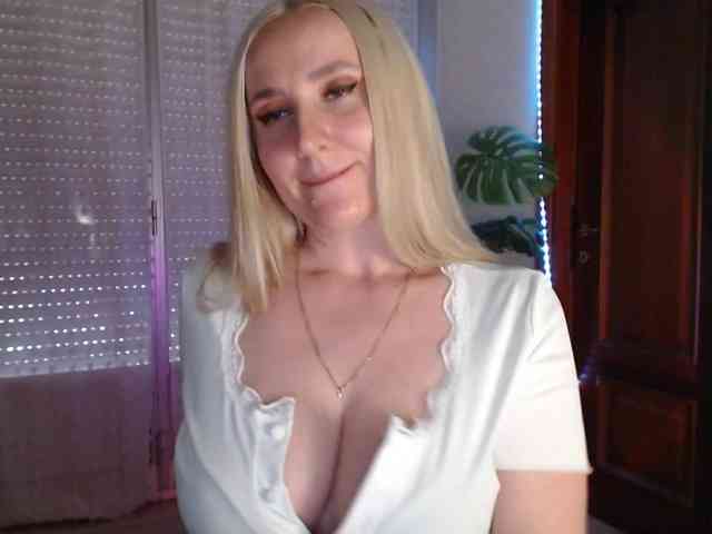 Alina-Lovely webcam