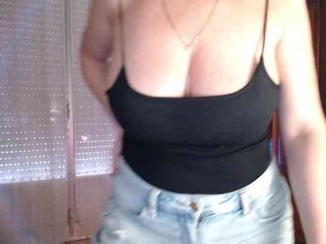 Alina-Lovely webcam