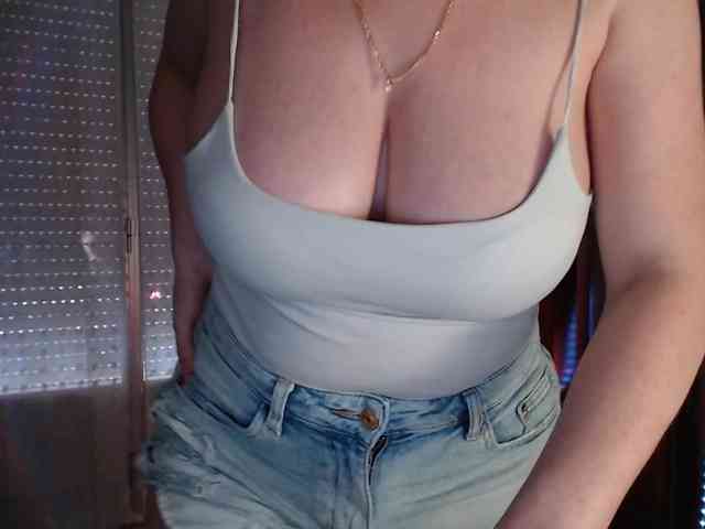 Alina-Lovely webcam