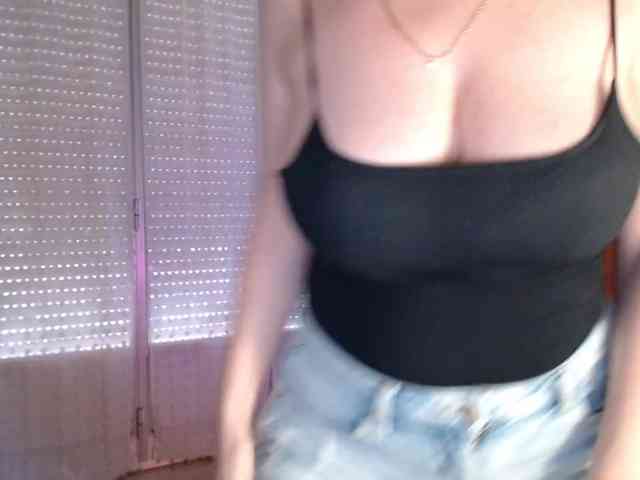 Alina-Lovely webcam