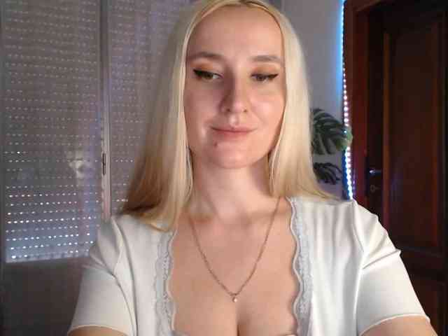 Alina-Lovely webcam