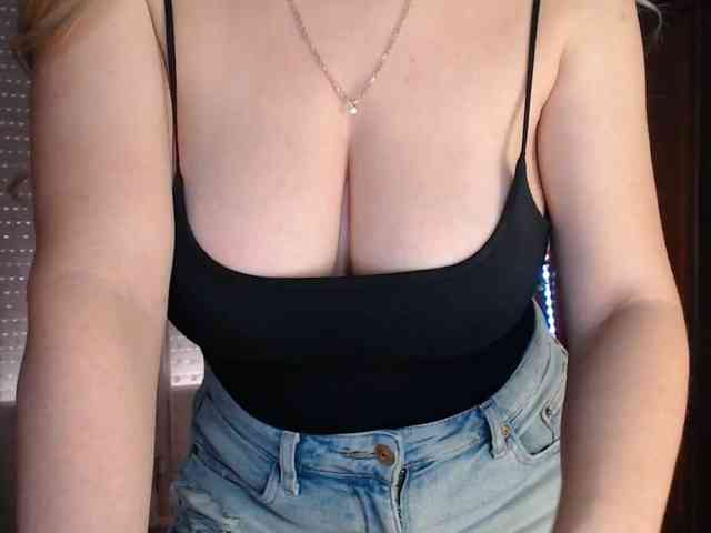 Alina-Lovely webcam