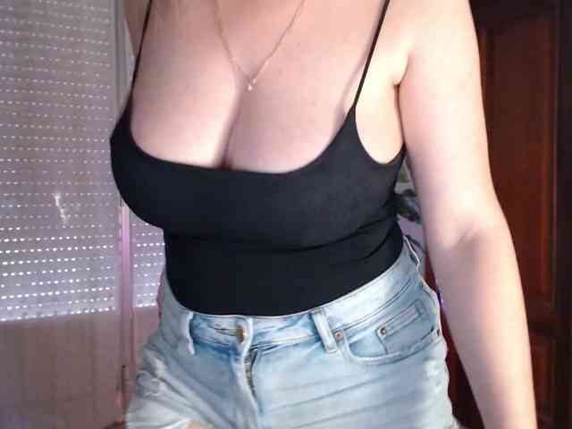 Alina-Lovely webcam