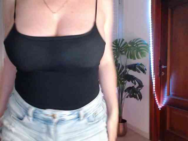Alina-Lovely webcam